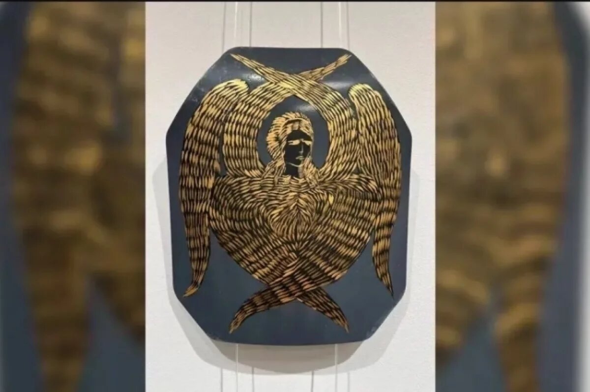    Петербуржцам представили уникальные картины на плитах от бронежилетов