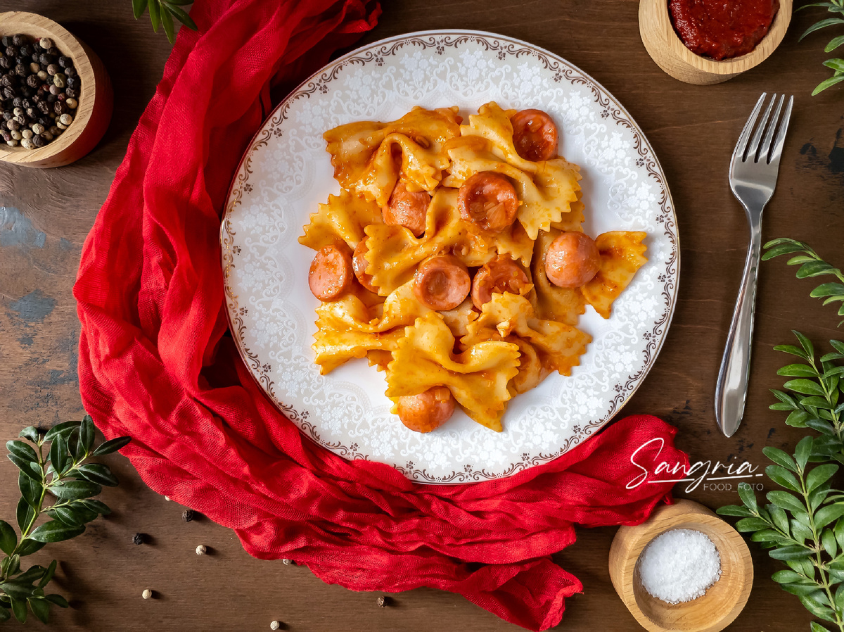 Макароны с сосисками 