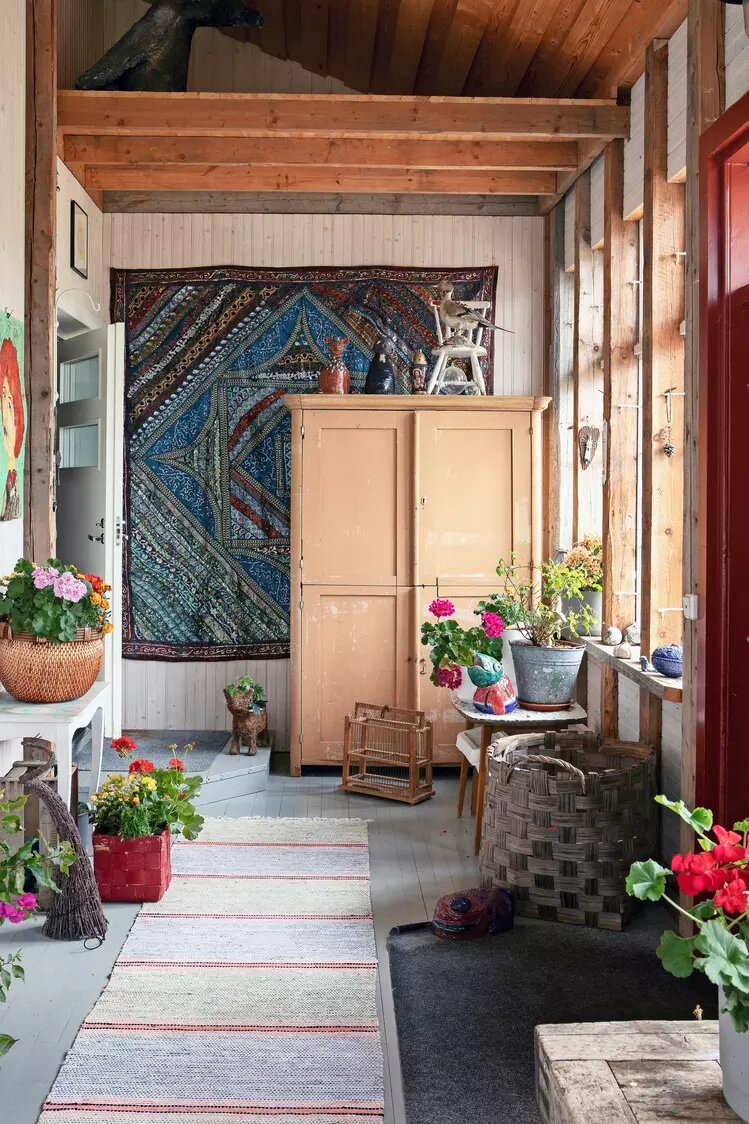 Как смеется хозяйка, хорошо, что она любит мыть окна ))