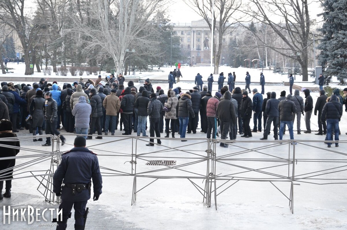 Наш живой заслон перед облгосадминистрацией Николаева