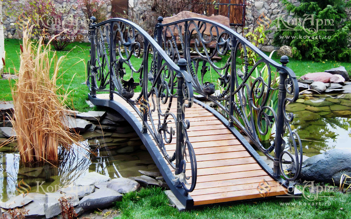 Кованый мостик в растительном стиле