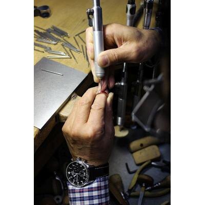 А НА ДНЯХ ИЗ МЕЖДУНАРОДНОГО СОВЕТА АССОЦИАЦИИ АРМЯНСКИХ ЮВЕЛИРОВ (Armenian Jewellers Association - AJA) пришла приятная новость: член исполнительного комитета ассоциации Александра Каприелян назначена вице-президентом AJA Global. Она собственно была все последние годы неразделимой частью международной профессиональной организации, объединяющей ювелиров-армян со всех уголков планеты. Ее глубокие знания и опыт в области современной ювелирной индустрии позволили играть ключевую роль в формировании и продвижении новой генерации талантливых армянских ювелиров, быть ценным экспертом в конкурсах AJA Design Competition.