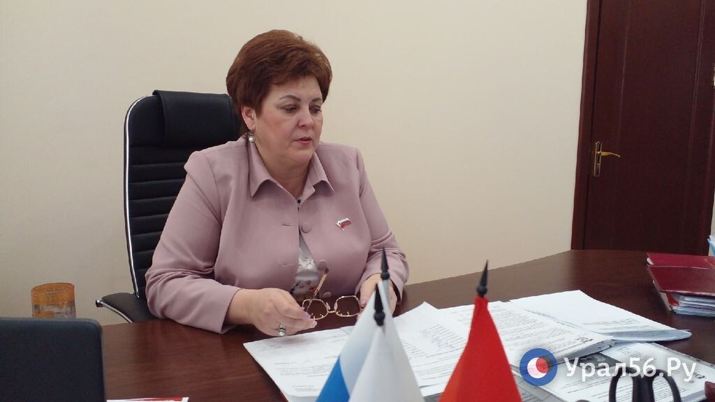    Экс-председатель горсовета Орска Галина Вереницина не будет платить 50 000 рублей депутатам, которые сняли ее с должности