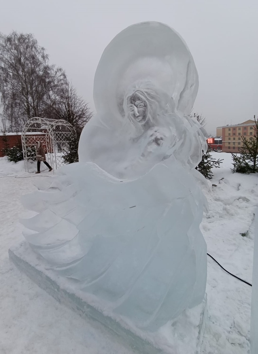 Фигура в полный рост.