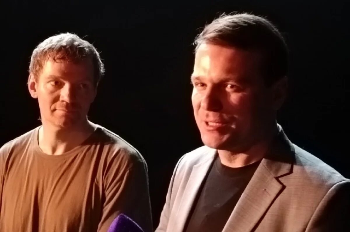    Артем Василюк (справа) и сыгравший его актер Николай Клямчук