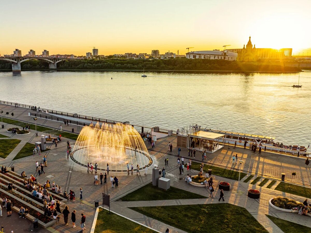 Летний вечер на Нижне-Волжской набережной