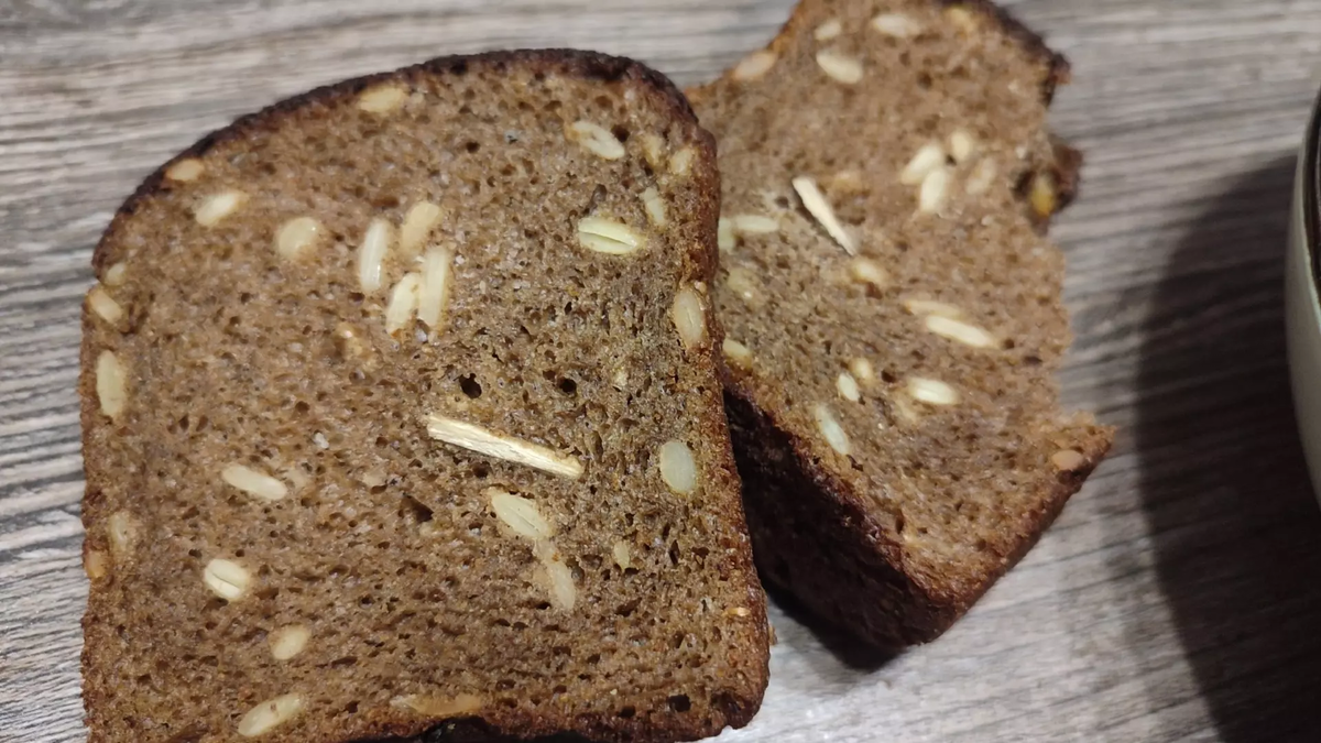 Фото: читатель atas.info. Хлеб с кусками дерева
