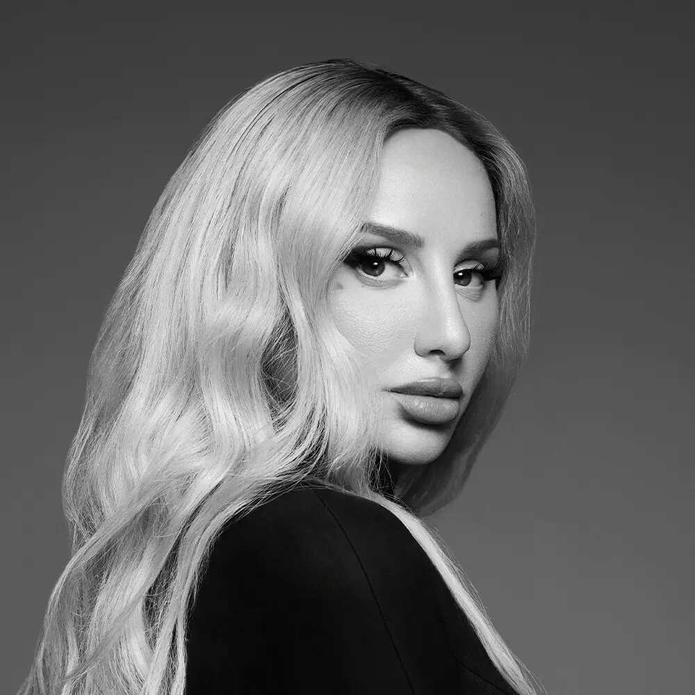     Автор: личная страница певицы Источник: vk.com/annaastivk