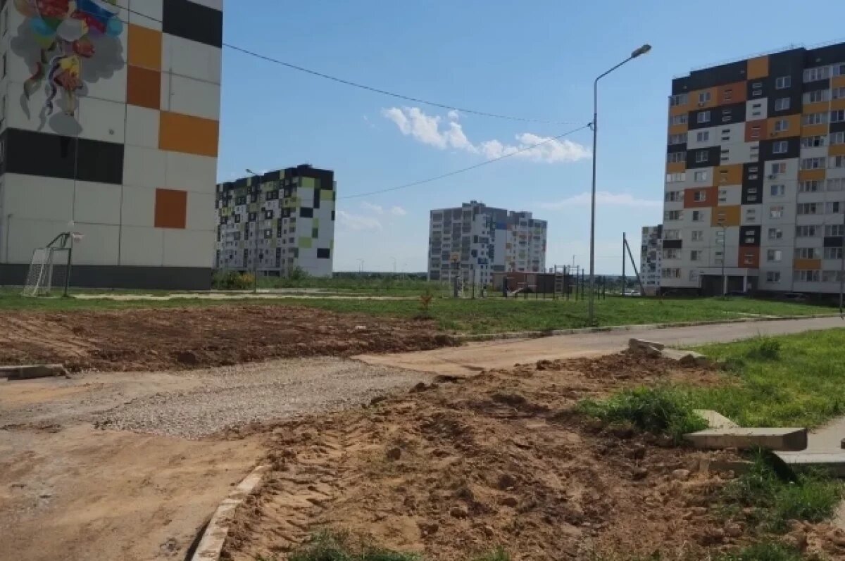    В чистом поле.