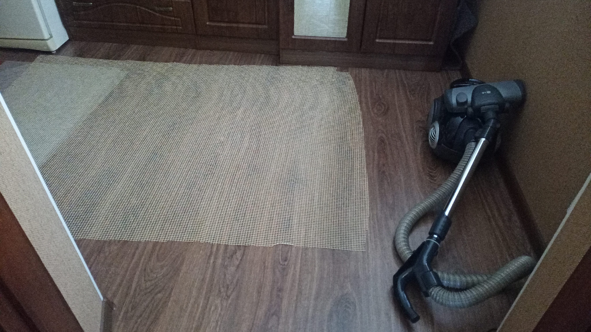 Комнаты в доме пустеют..