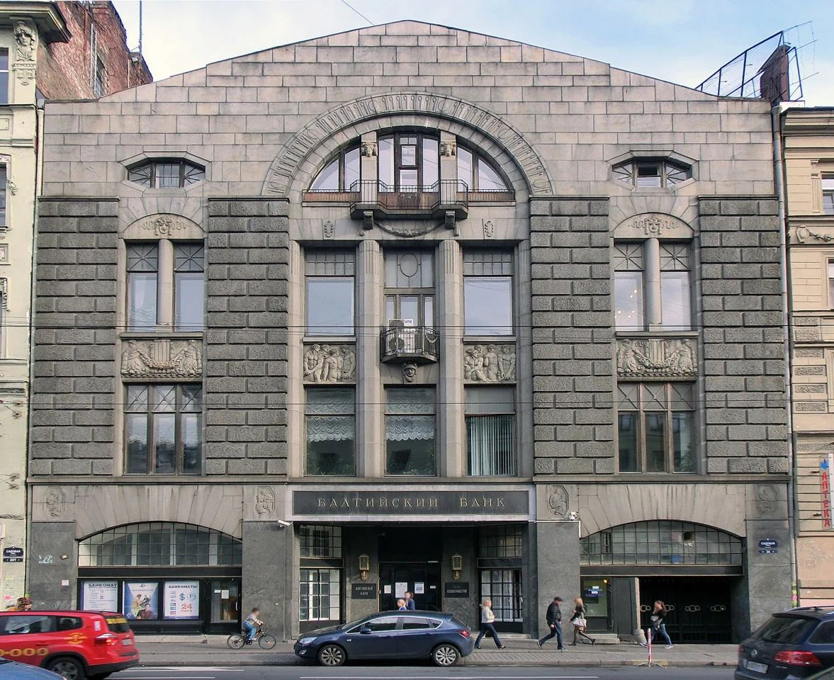 Доходный дом, 1880 - арх. Тацки Христиан Христианович. Был модернизирован в 1909 году под здание Второго Общества взаимного кредита архитектором был Лидваль Федор Иванович