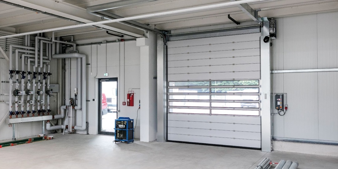 Скоростные ворота: их типы, плюсы и минусы