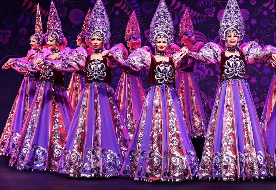    Московский государственный академический театр танца «Гжель» представит в Кемерове красочное шоу. Фото: Филармония Кузбасса