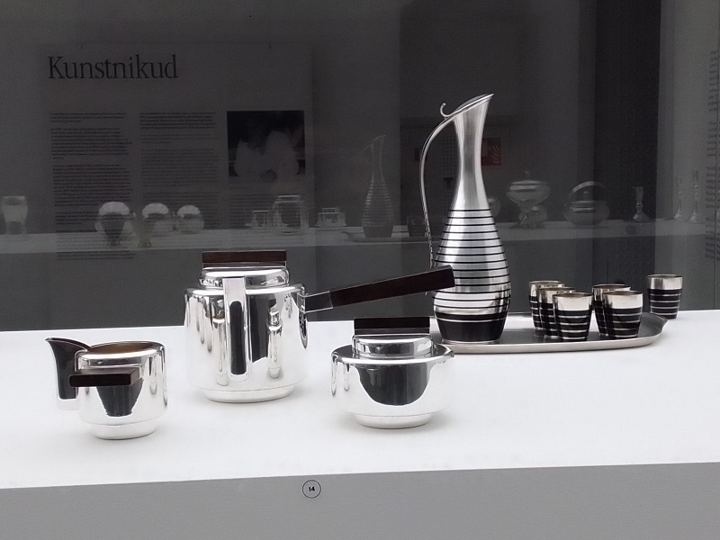  На выставке изделий Таллиннского ювелирного завода в Музее прикладного искусства и дизайна. Фото А. Айсберга