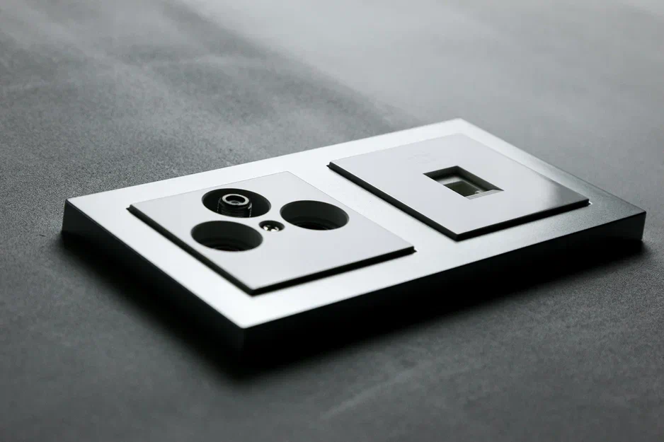 На фото: розетка TV+FM и телефонная розетка от бренда Jasmart