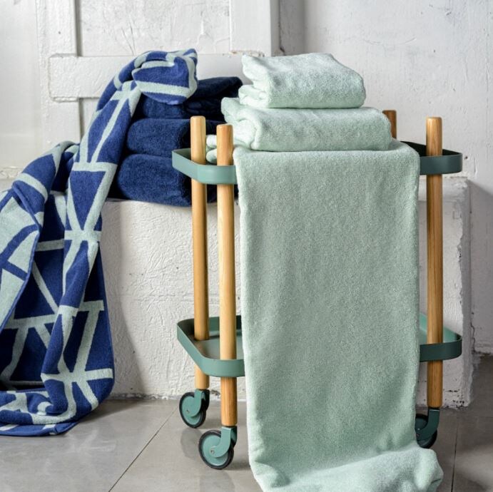 На фото: Полотенце для рук мятного цвета из коллекции Essential, 50х90 см