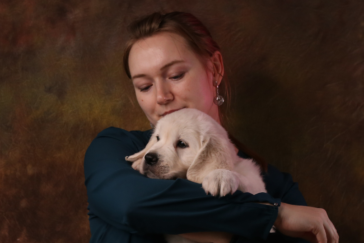 У щенков есть еще периоды страхов, когда они ведут себя более пугливо. Важно не зацикливать их на подобных моментах, отвлекать