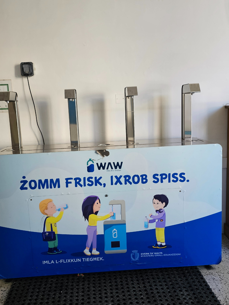 Питьевой автомат в мальтийской школе