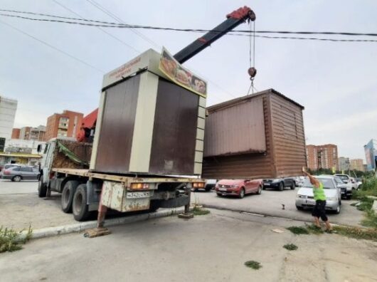    демонтаж незаконного ларька //rostov.aif.ru