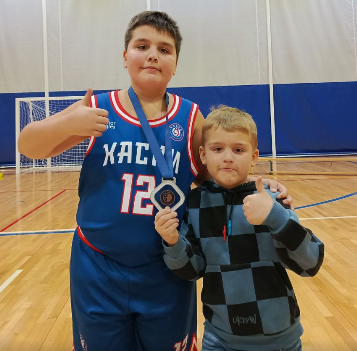 Миша с братом