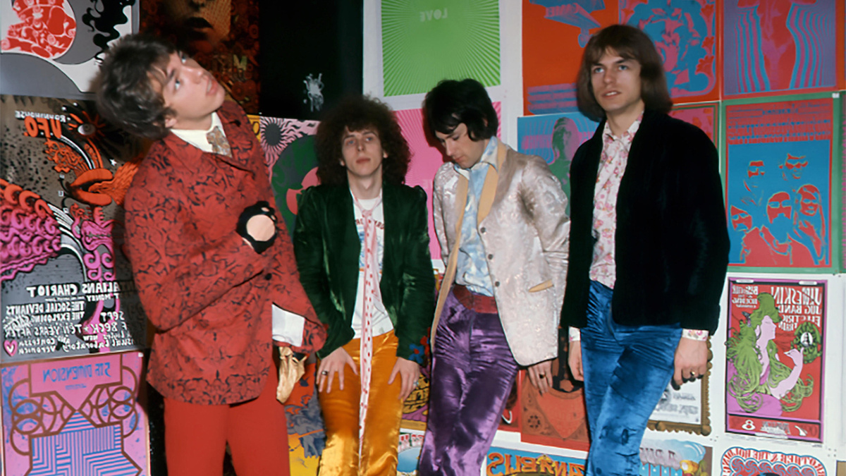 Группа Tomorrow: Джон «Джуниор» Вуд,  Джон Чарльз Алдер «Твинк», Кит Уэст и Стив Хау. 1967 г. 