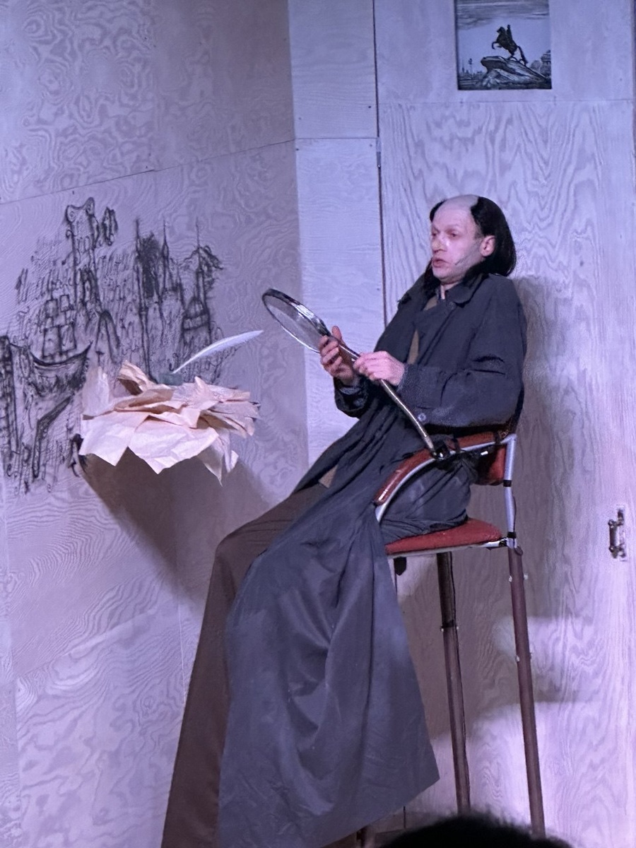 «Шинель» Антона Федорова в пространстве «Внутри».