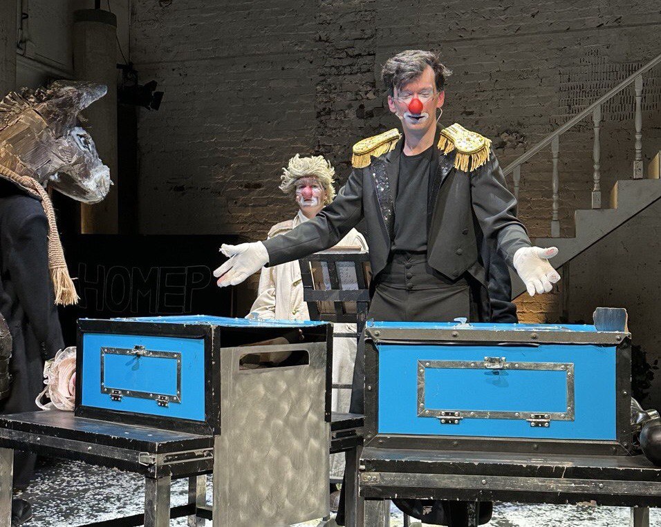 "Клоуны" Саши Толстошевой в Московский театр "Около дома Станиславского" 