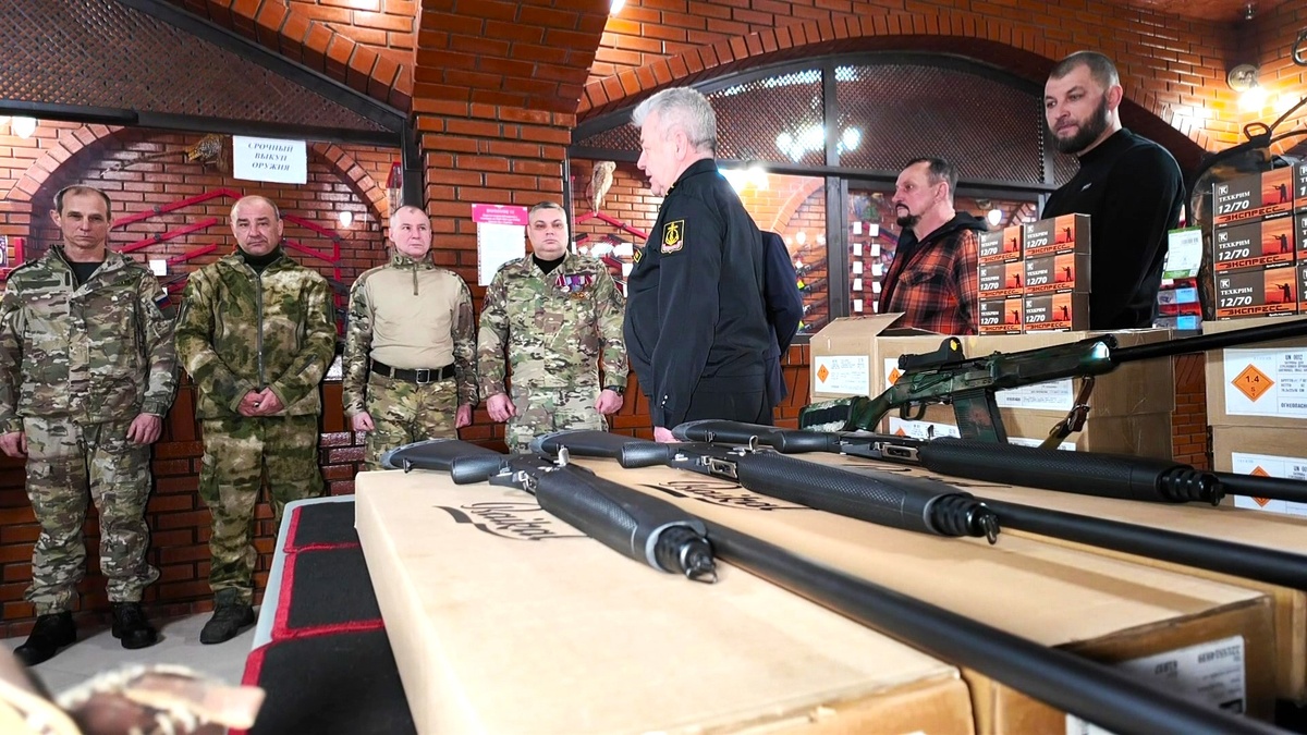    14 единиц гладкоствольного оружия передали сургутяне на СВО