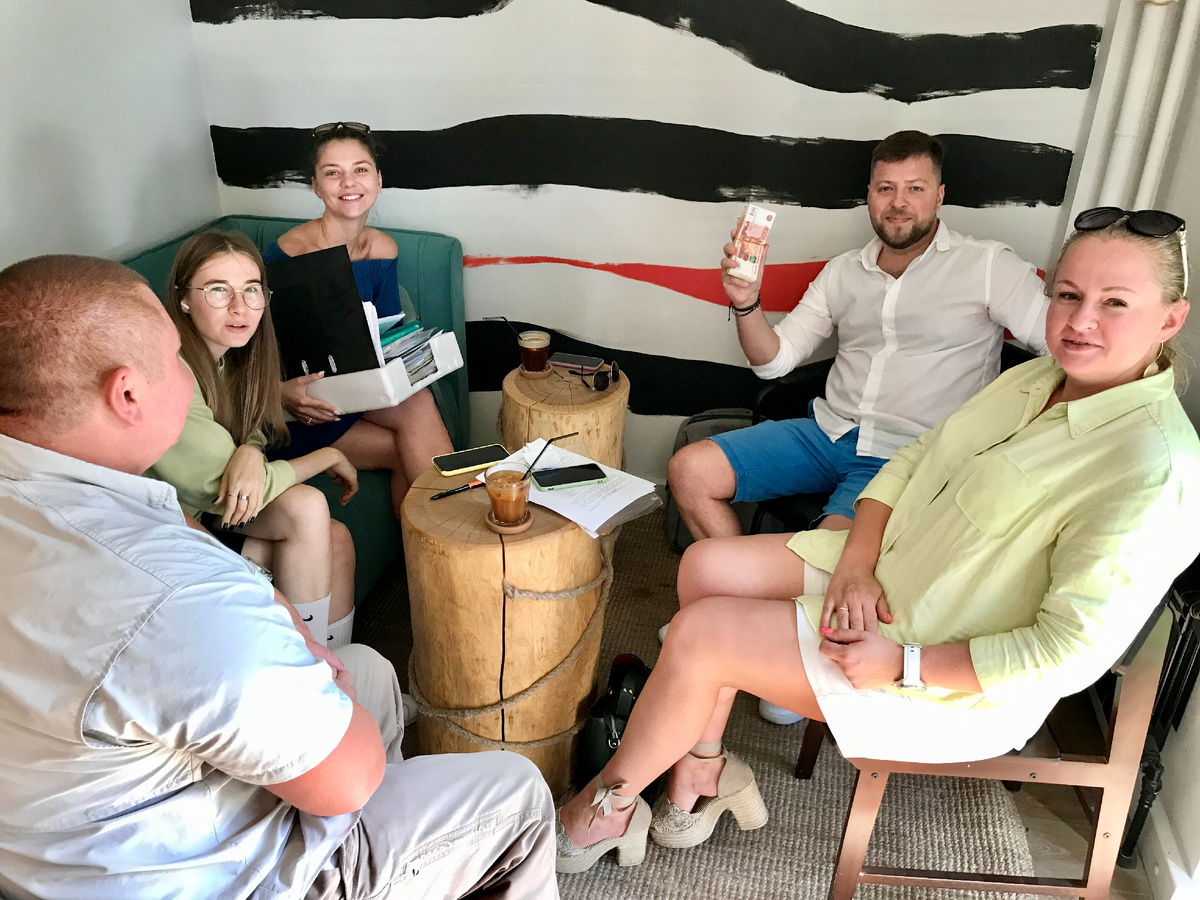 Бизнес-брокер Иван Боченков на одной из своих сделок по продаже бизнеса