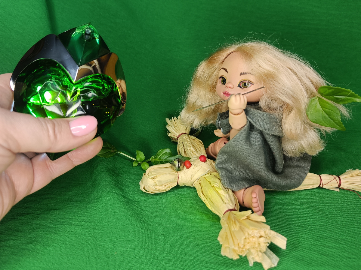 Танечка, а может, не надо? Смотри, что я тебе принесла!