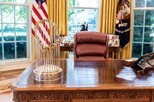    Из овального кабинета убрали стол Дональда Трампа после одного действия сына Илона Маска