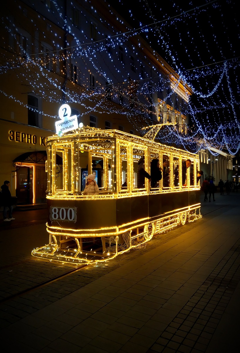 Памятник первому трамваю. Когда-то он ходил по Большой Покровской