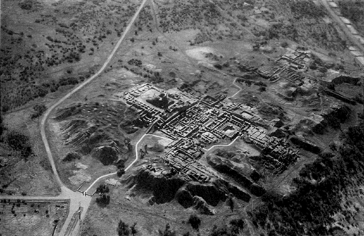 Раскопки древнего города Мохенджо-Даро