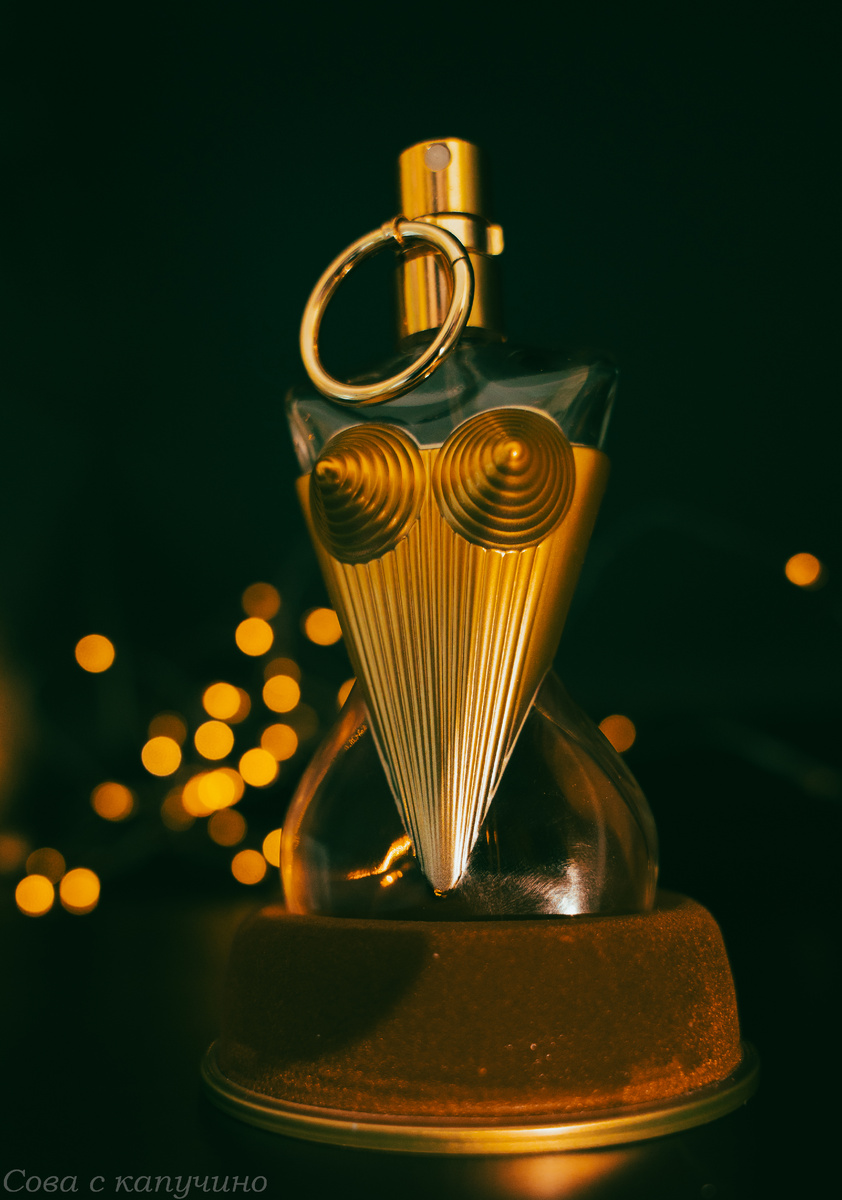 Провокационный флакон - одним безумно нравится, другие категорически не принимают. 