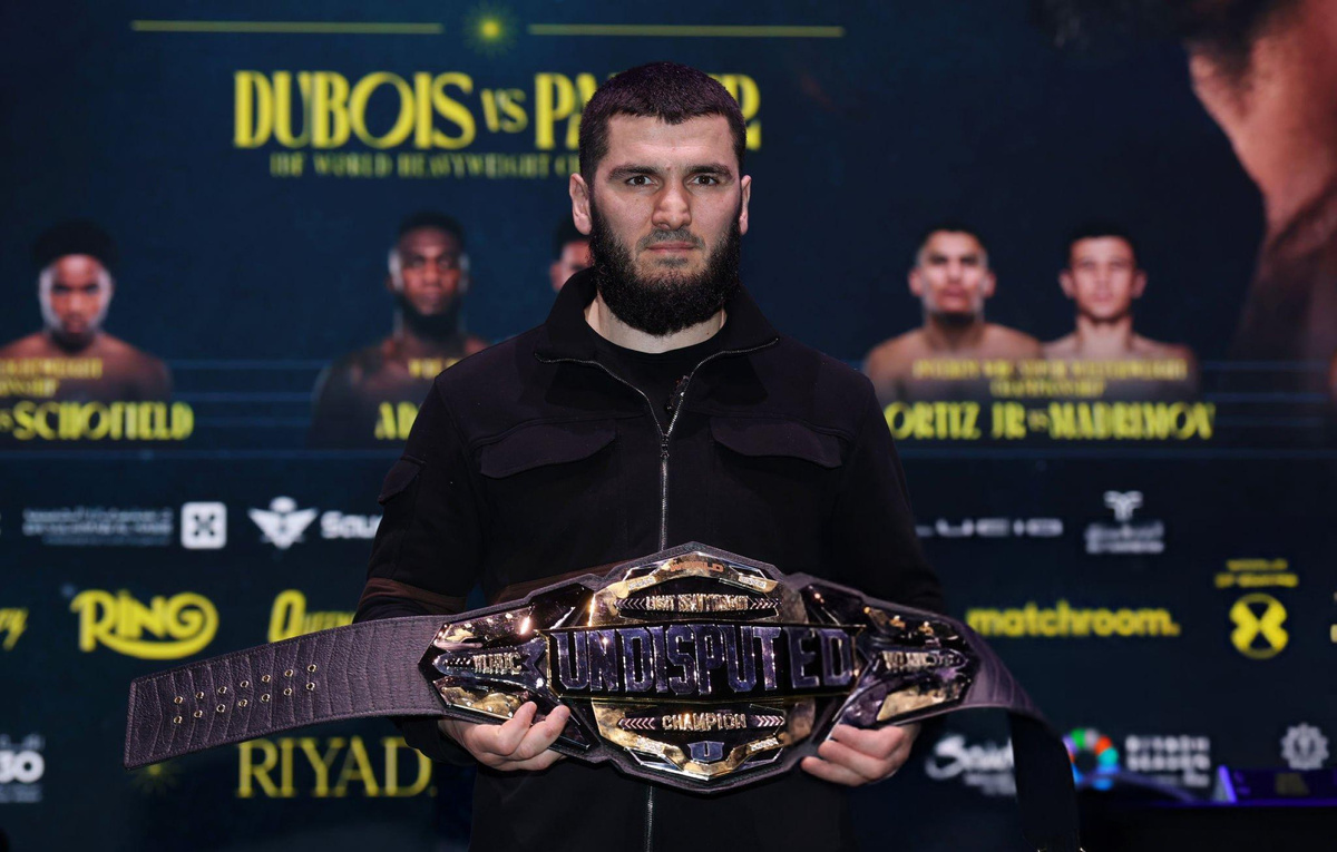     Артур Бетербиев