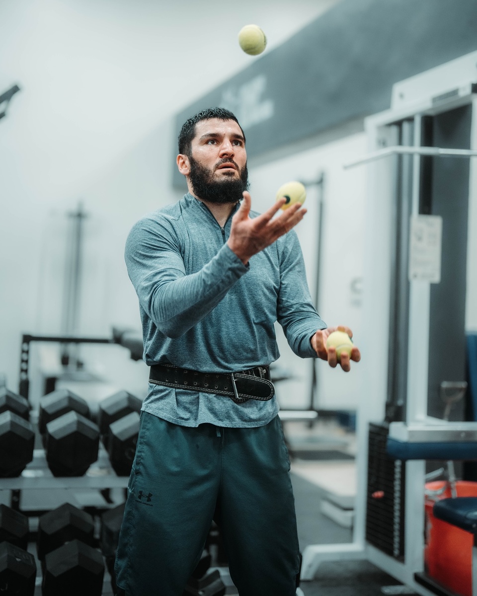     Артур Бетербиев