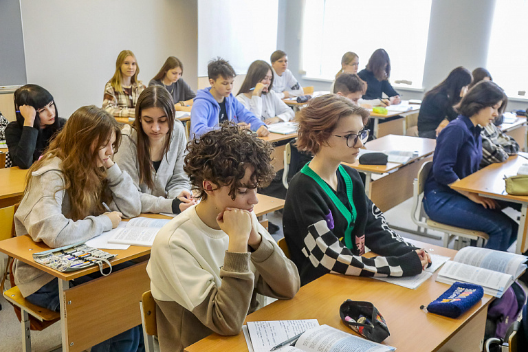    Школьникам в Сургуте разрешат брать смартфоны на ЕГЭ и ГИА