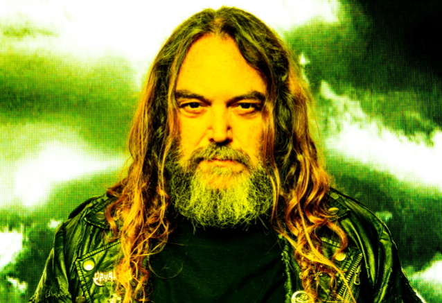 Макс Кавалера. Источник: https://assets.blabbermouth.net/media/maxcavalerasolonbjuly2022_638.jpg