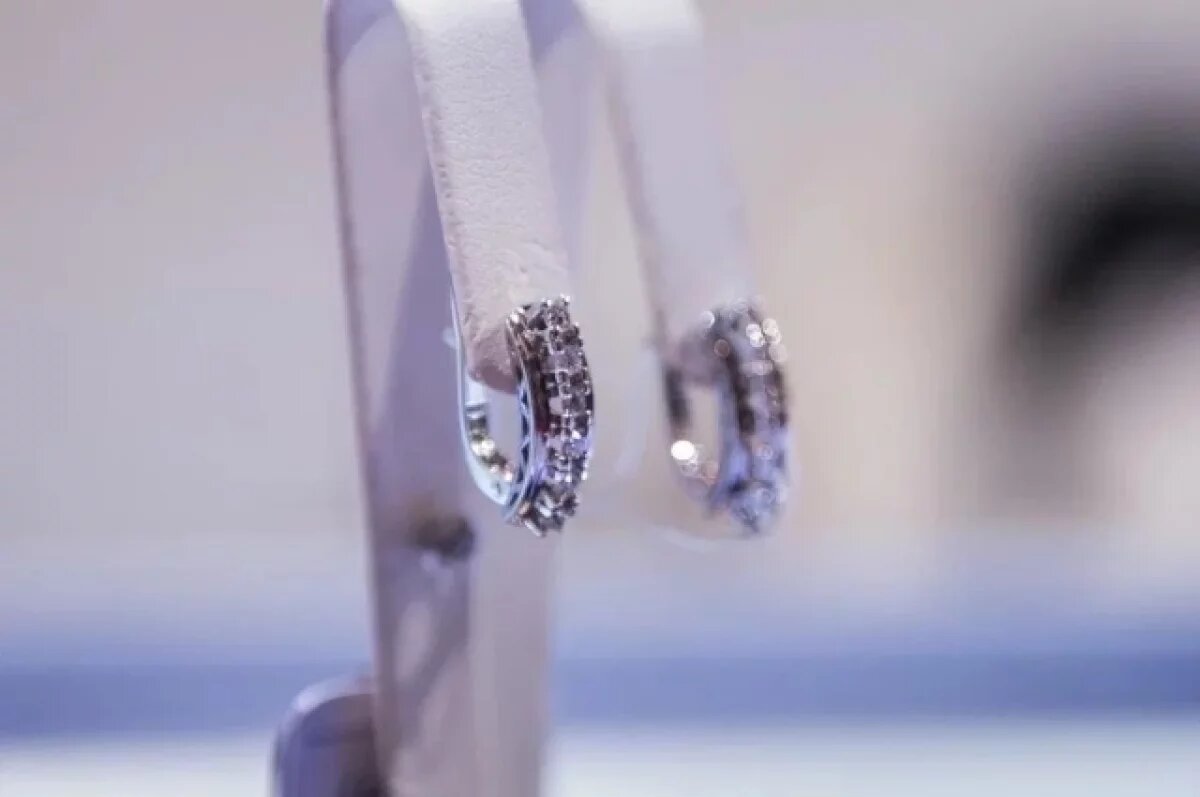    На выставке с эксклюзивными украшениями в Новосибирске разыграют серьги