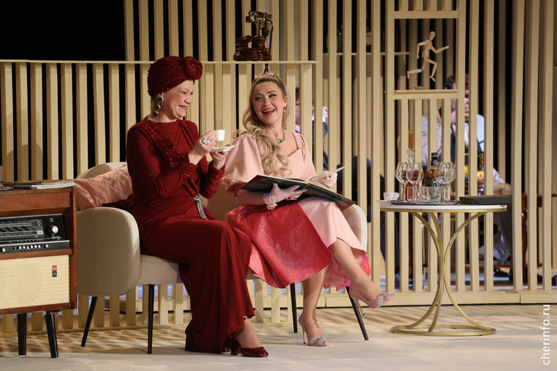    Премьера спектакля "Не будите спящую собаку" по пьесе "Опасный поворот" Джона Пристли состоится 21 февраля