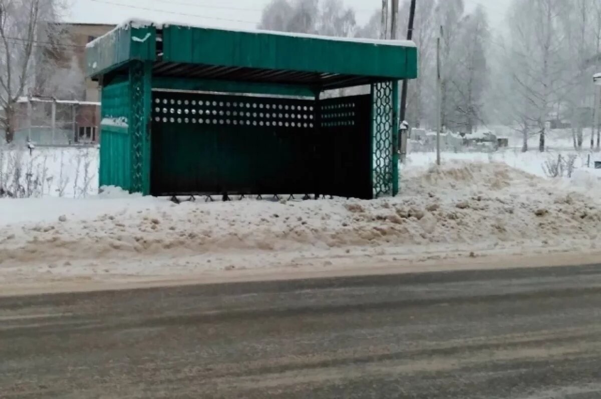    Остановка в посёлке есть, а лицензии нет