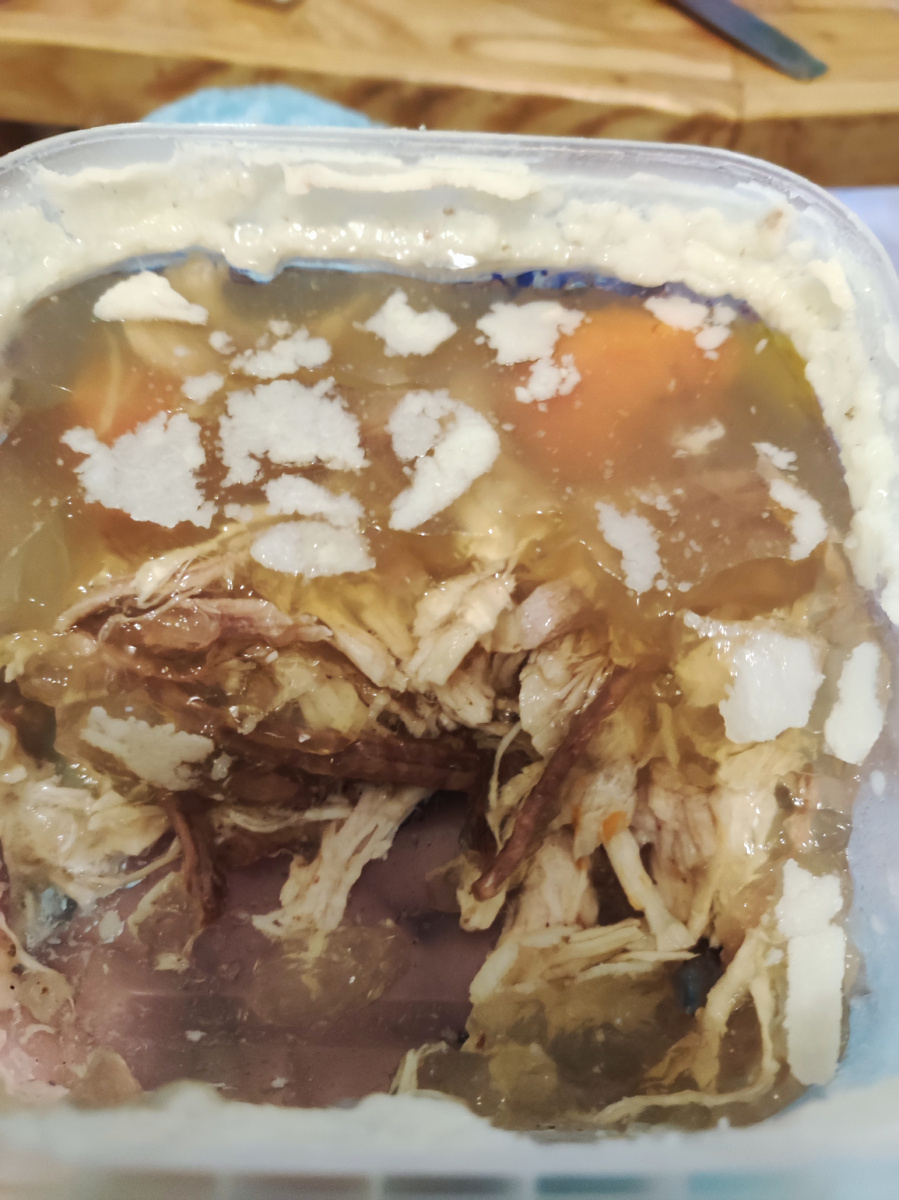 Люблю, когда в холодце много чистого мяса! Здаесь - и курица, и говядина!