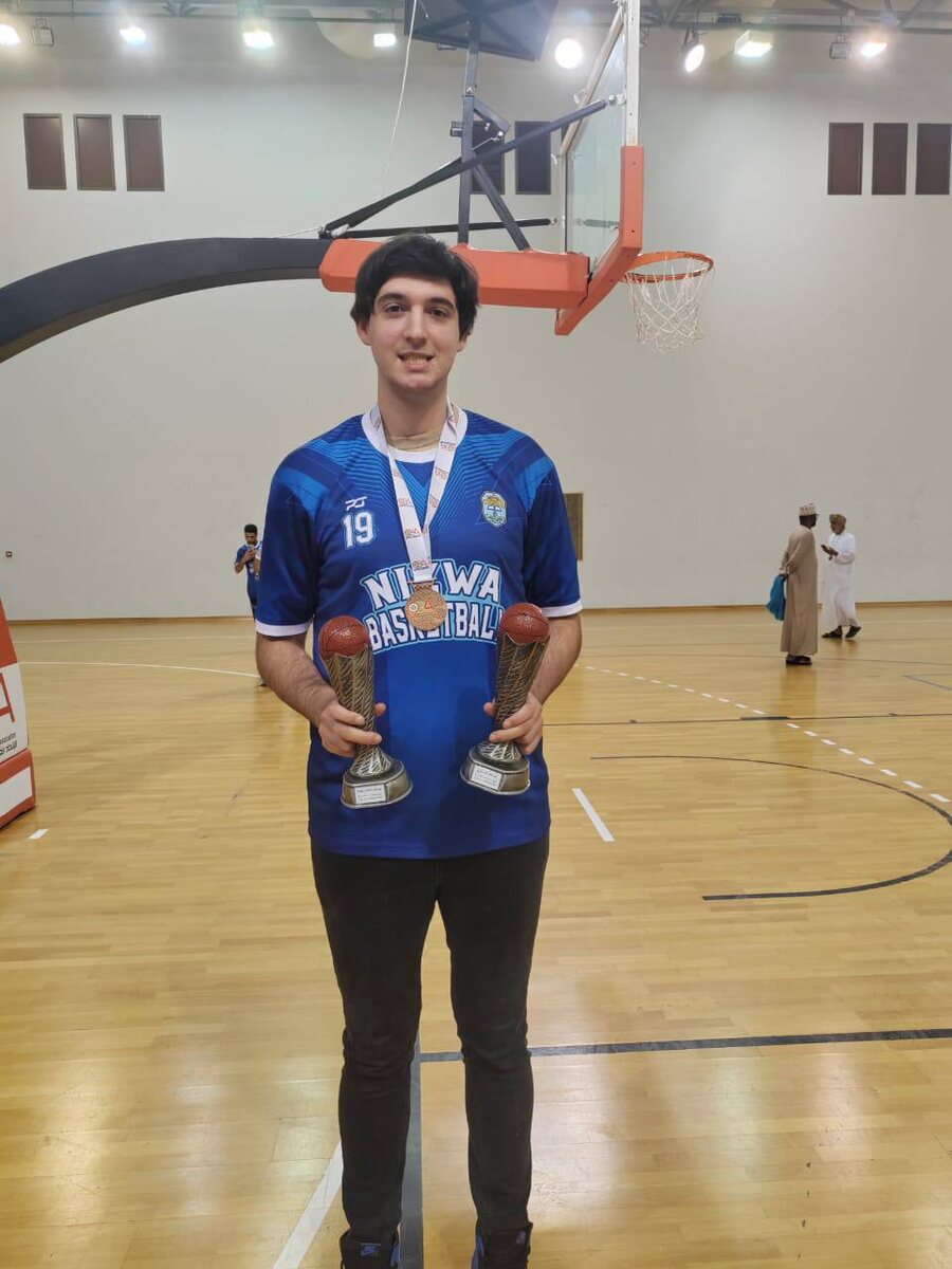 Агасий Тоноян со своими наградами