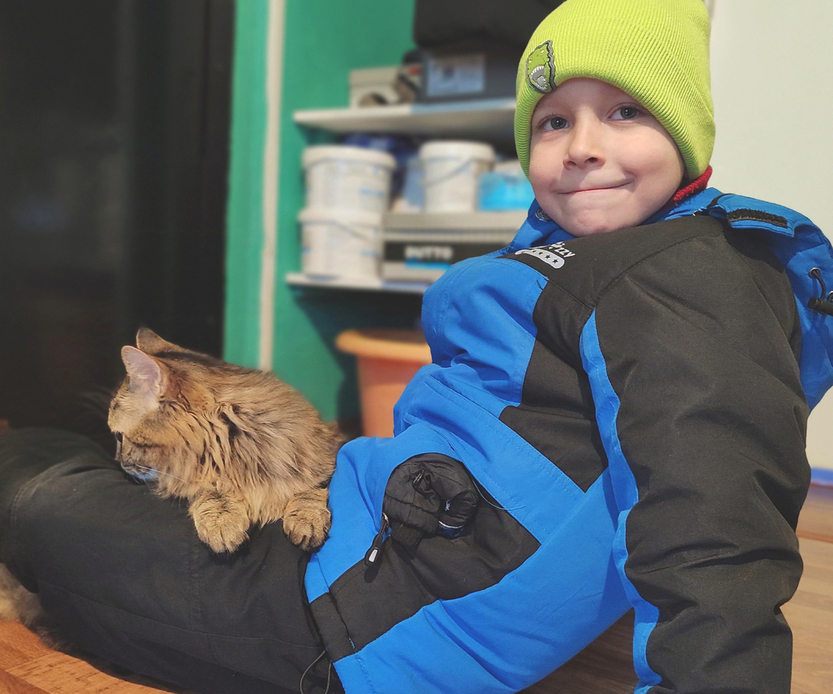 Кошак Вадима из садика встречает