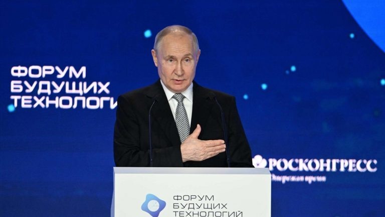    Владимир Путин выступил с речью на Форуме будущих технологий «О»
