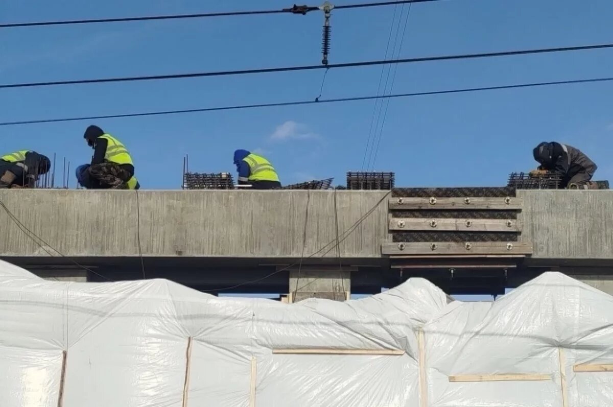    Работы на третьей опоре путепровода на Батарейной продолжаются в Иркутске