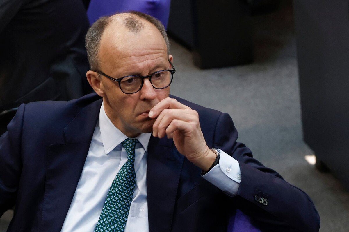    Мерц призывает Европу готовиться к самостоятельной обороне без США и поглядывает на «ядерный зонтик» Франции и Британии