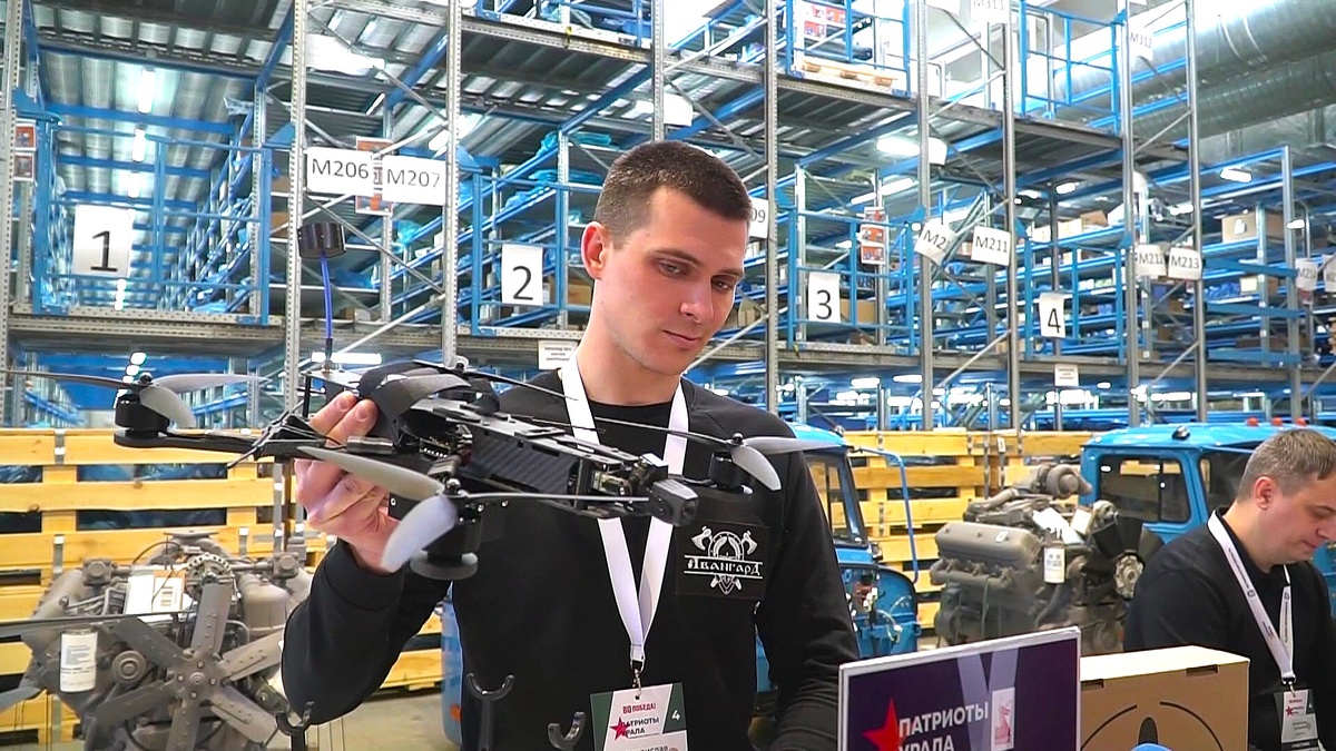    Югорчане представили свой дрон на форуме «Патриоты Урала»