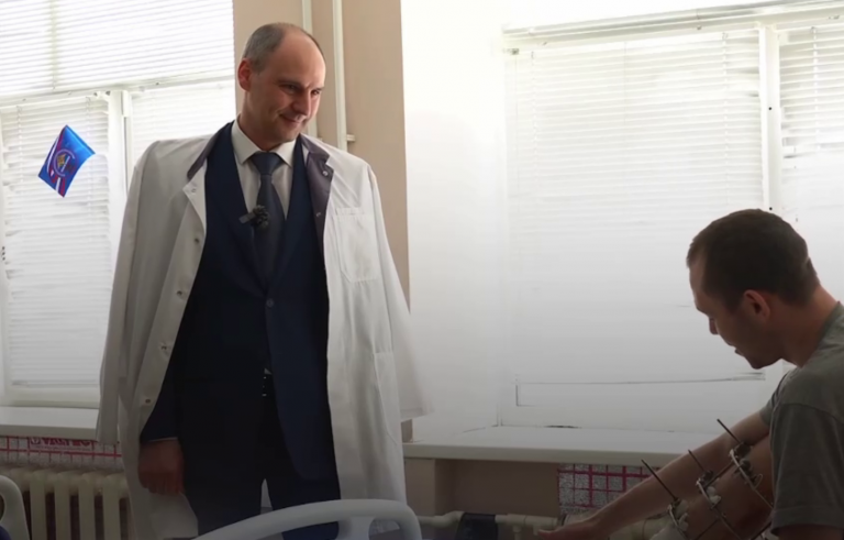    Губернатор Денис Паслер посетил бойцов СВО в центре хирургии и травматологии Оренбуржье