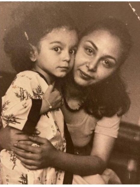 Лаура с мамой